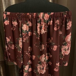 Off the shoulder blouse 🌸